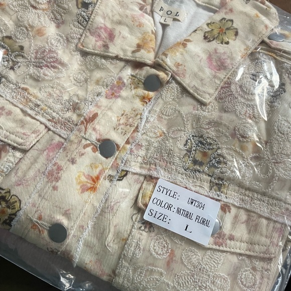 SOLD OUT// POL Oversize Balloon Sleeve Mix
Fabrication Jacket - Picture 4 of 4